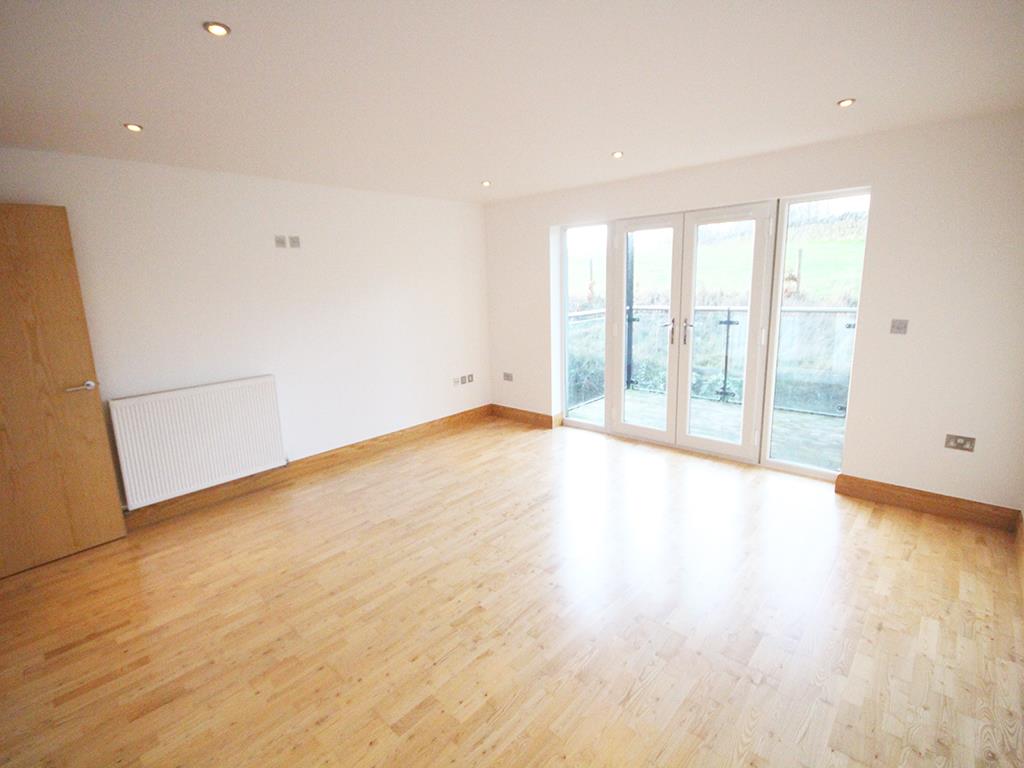 2 bedroom flat SSTC in Foulridge, Colne - IMG_0903.jpg